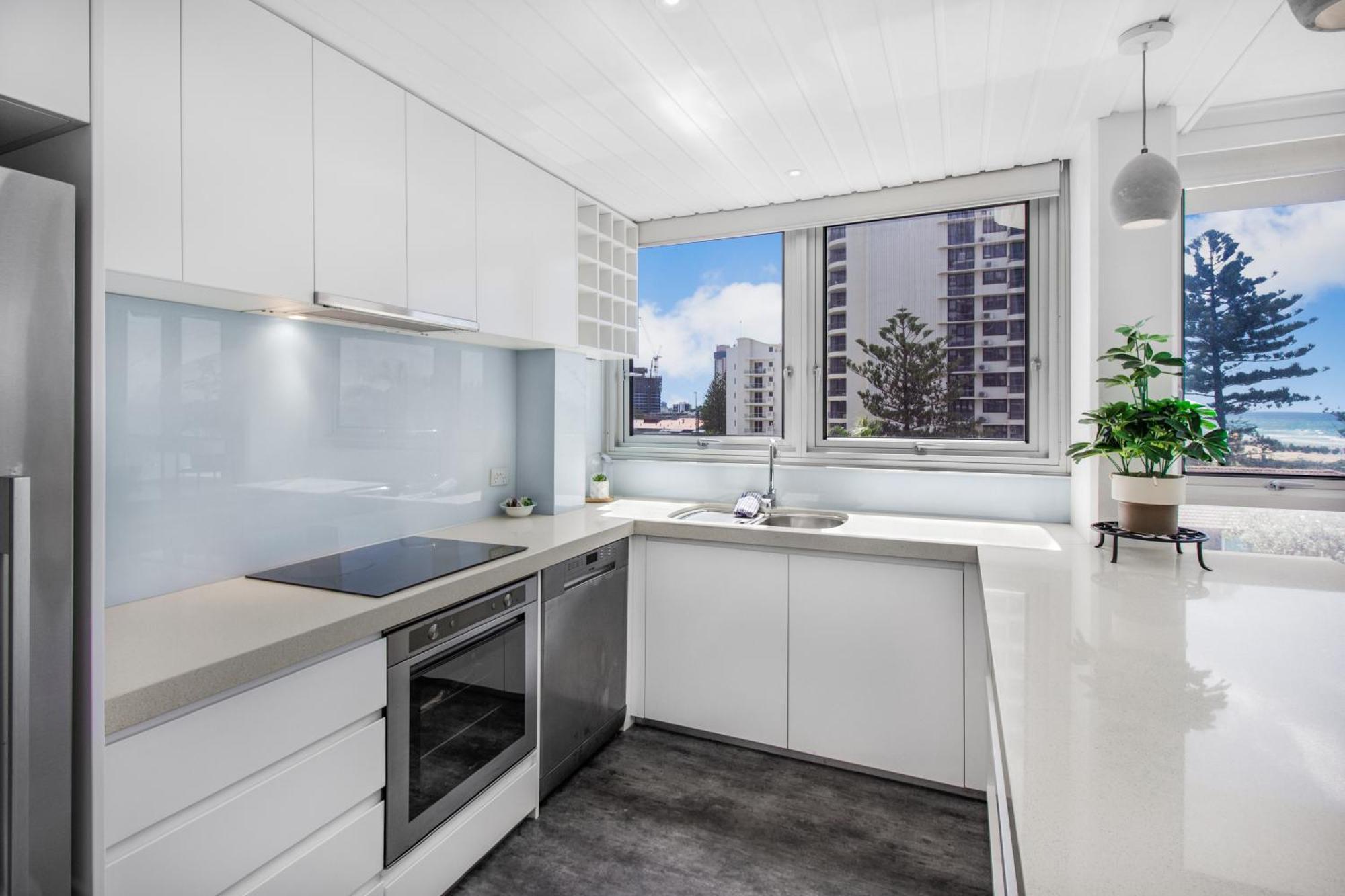 Boulevard Towers On Broadbeach Guldkusten Exteriör bild