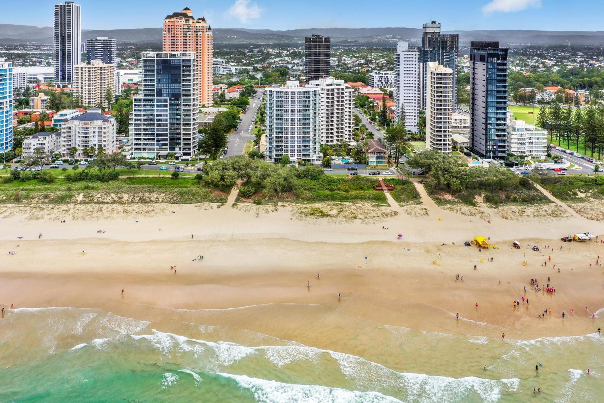 Boulevard Towers On Broadbeach Guldkusten Exteriör bild