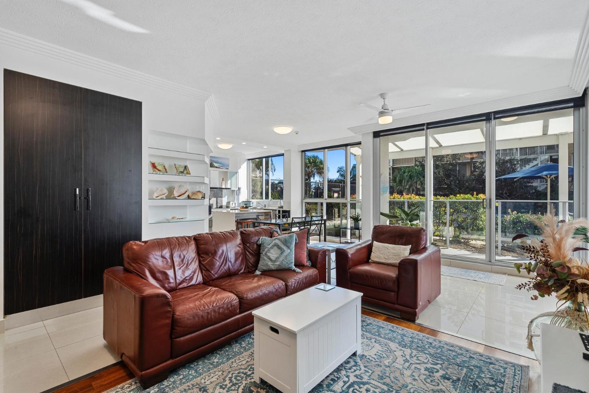 Boulevard Towers On Broadbeach Guldkusten Rum bild