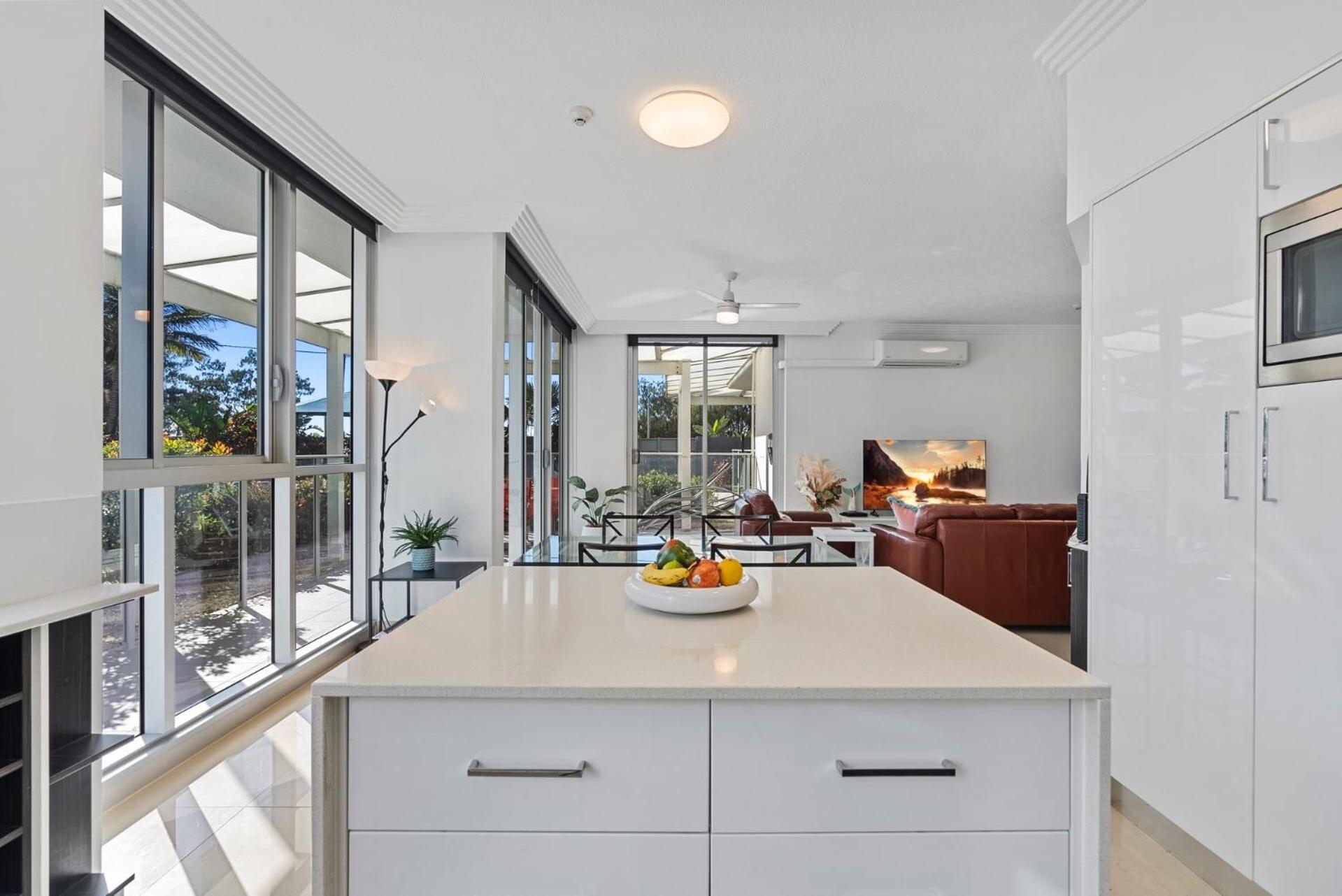 Boulevard Towers On Broadbeach Guldkusten Rum bild