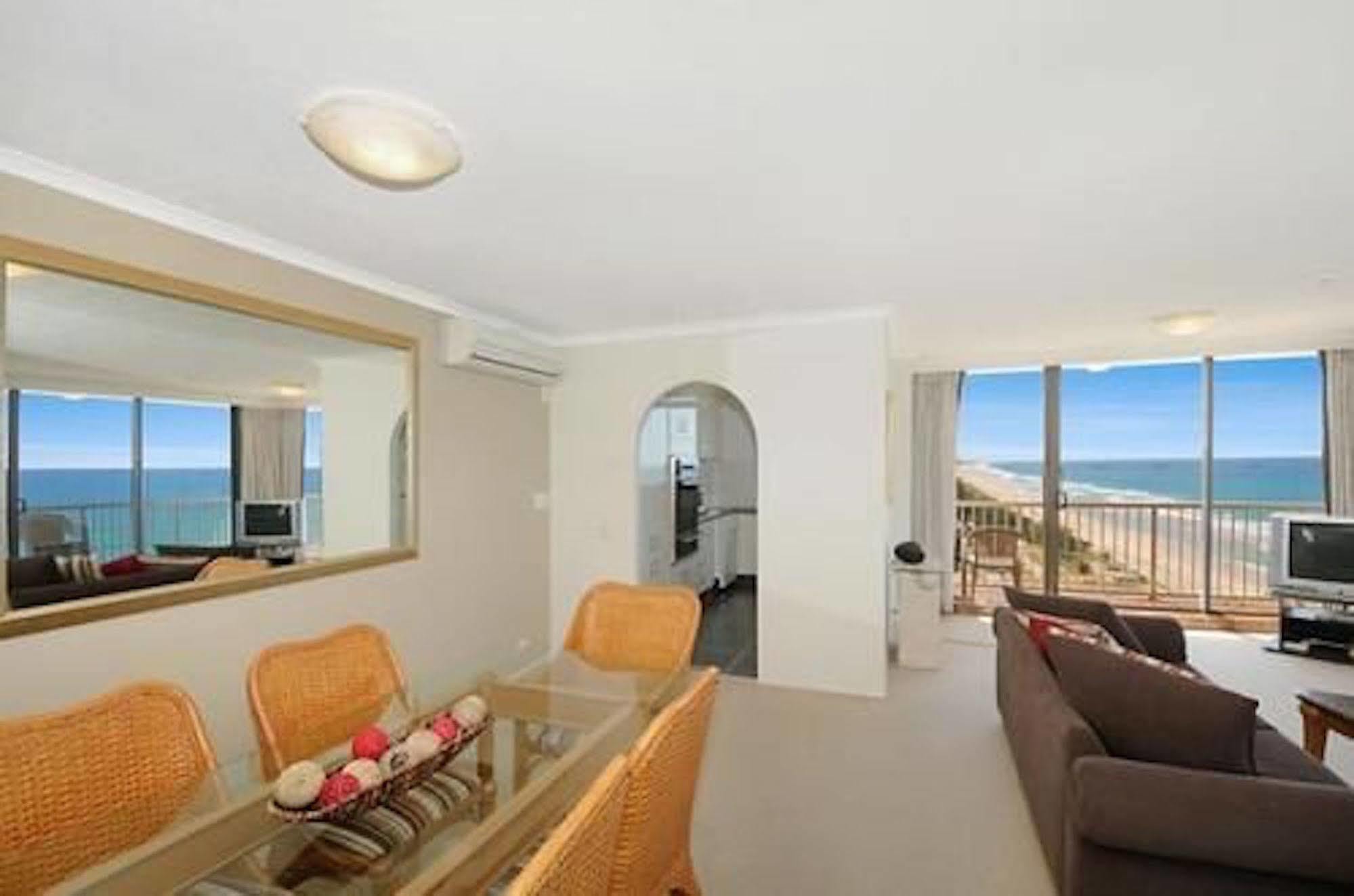 Boulevard Towers On Broadbeach Guldkusten Exteriör bild