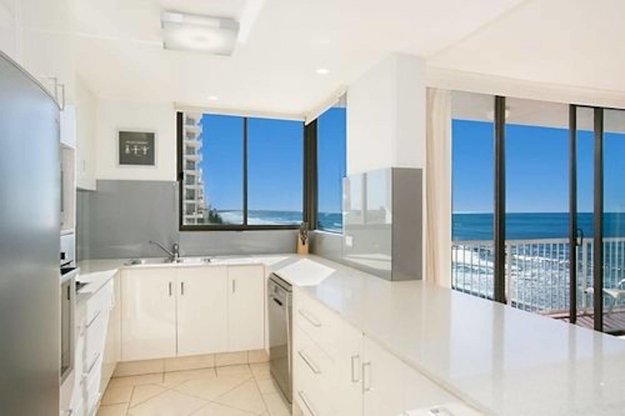 Boulevard Towers On Broadbeach Guldkusten Exteriör bild